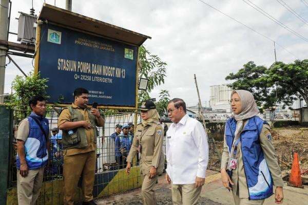 Cegah Banjir, Pramono Pasang 3 Pompa Stasioner di Daan Mogot Jakbar