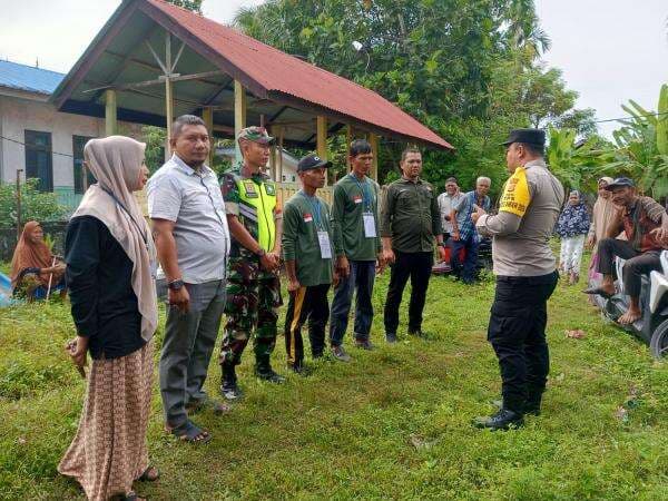 Babinsa Koramil 18 Tripa Pidie Jaya Apel di TPS Bersama Anggota Polsek dan Ketua PPS, Linmas