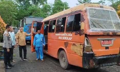 Bus Sekolah Tua di Singkep Barat Mengancam Keselamatan Pelajar