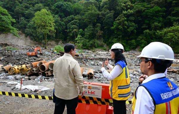 Prabowo Tinjau Progres Perbaikan Jalan Lembah Anai Sumbar Usai Bencana