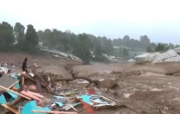 Longsor di Cisarua Bandung Barat: 6 Orang Meninggal, 84 Hilang