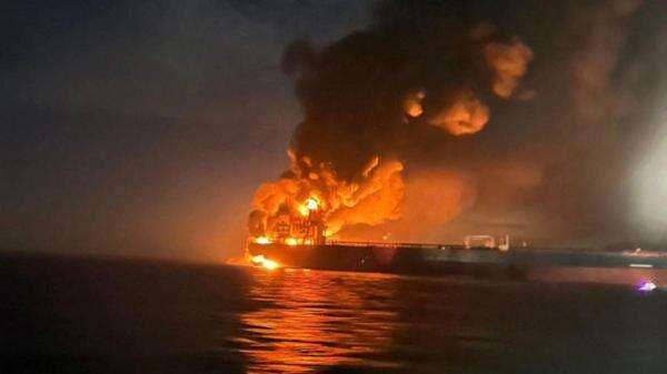 Diserang Drone Ukraina, Kapal Tanker Armada Bayangan Rusia Terbakar di Laut Hitam