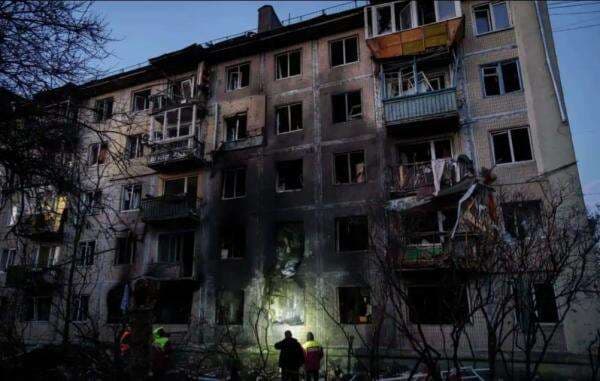 Rusia Ngamuk Gempur Ibu Kota Kiev Ukraina, 6 Orang Tewas Rusia Ngamuk Gempur Ibu Kota Kiev Ukraina, 6 Orang Tewas