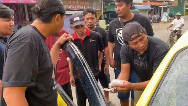 Nekat Edarkan Narkoba, Sales Onderdil Motor Diringkus Satresnarkoba Brebes Nekat Edarkan Narkoba, Sales Onderdil Motor Diringkus Satresnarkoba Brebes