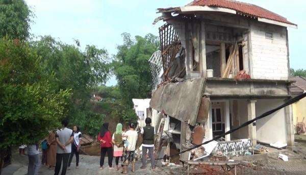 Akibat Tergerus Banjir, Rumah di Ponorogo Rusak hingga Nyaris Rata dengan Tanah