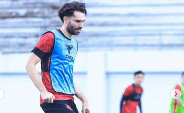 Mantan Pemain Arsenal dan Barcelona Resmi Gabung Persik Kediri, Super League Makin Panas