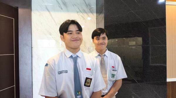 Tristan dan Nathan, Si Kembar Cemerlang yang Berhasil Masuk Unair Lewat SNBP Tristan dan Nathan, Si Kembar Cemerlang yang Berhasil Masuk Unair Lewat SNBP