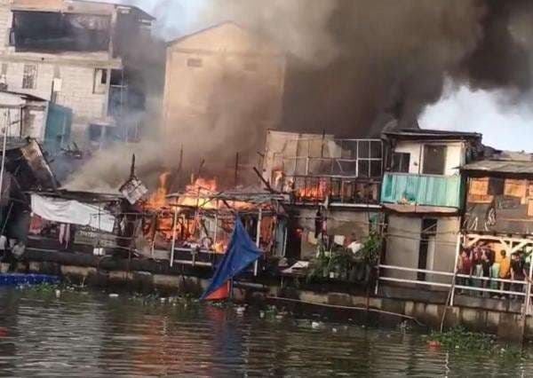 Kebakaran di Kapuk Muara Jakut Lalap 14 Rumah, Diduga Korsleting
