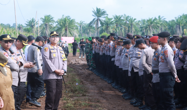 Kedepankan Sentuhan Kemanusiaan, Polisi dan TNI Bersinergi Saat Penertiban Lahan di Natar