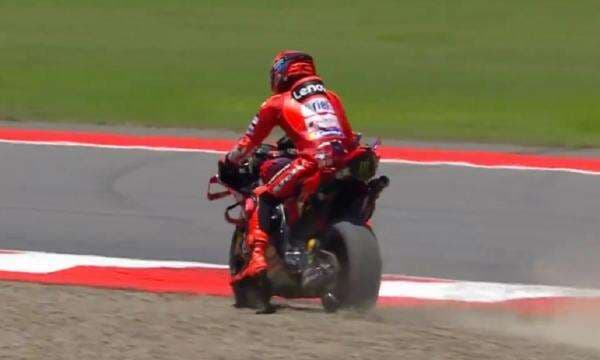 FIM Ubah Aturan di MotoGP 2026: Pembalap Tak Bisa Langsung Masuk Sirkuit jika Terjatuh, Marc Marquez Dirugikan?