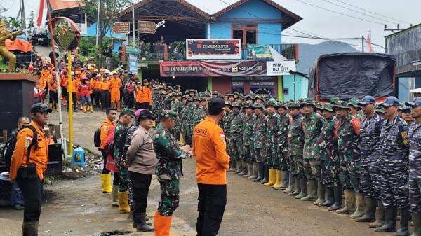 5 Korban Longsor Masih Hilang, Operasi Pencarian Kerahkan 1.300 Personel 