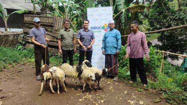 MNC Peduli, MNC Land dan KEK MNC Lido City Dorong Kemandirian Ekonomi Pesantren dengan Beri 5 Bibit Kambing