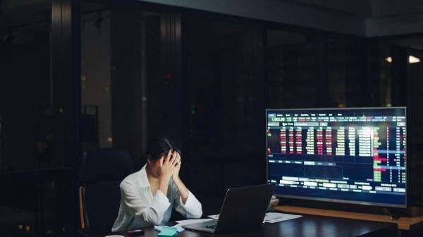 6 Fakta IHSG Runtuh, Trading Halt dan OJK Berkantor di BEI