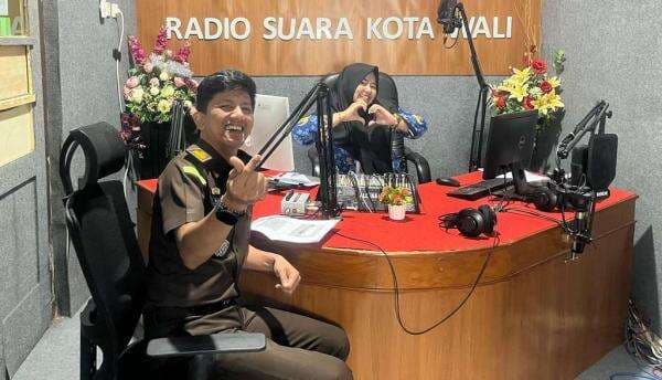 Cegah Remaja Terjerumus Narkoba, Kejari Demak Edukasi Lewat Radio Cegah Remaja Terjerumus Narkoba, Kejari Demak Edukasi Lewat Radio