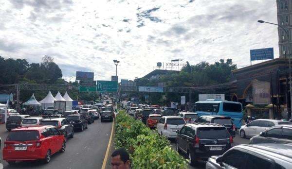 BREAKING NEWS, One Way Menuju Puncak Bogor Sabtu Pagi Ini BREAKING NEWS, One Way Menuju Puncak Bogor Sabtu Pagi Ini