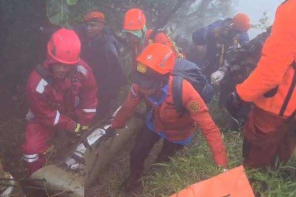 Update Pesawat Jatuh di Pangkep, 10 Jenazah Dievakuasi lewat Udara ke RS Bhayangkara Makassar