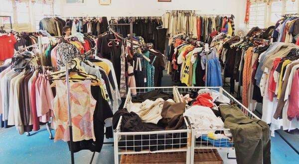 Milenial dan Gen Z Pilih Baju Bekas, BAM DPR Kritik Purbaya Soal Thrifting
