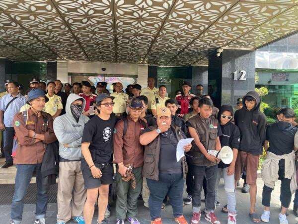 GEMA Pasundan Jabar Apresiasi Keberanian Aura Cinta Kritisi Kebijakan Gubernur Jabar GEMA Pasundan Jabar Apresiasi Keberanian Aura Cinta Kritisi Kebijakan Gubernur Jabar