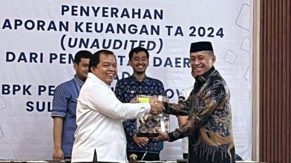Bupati Buton Utara Afirudin Serahkan Laporan Keuangan TA 2024 pada BPK Sultra Bupati Buton Utara Afirudin Serahkan Laporan Keuangan TA 2024 pada BPK Sultra