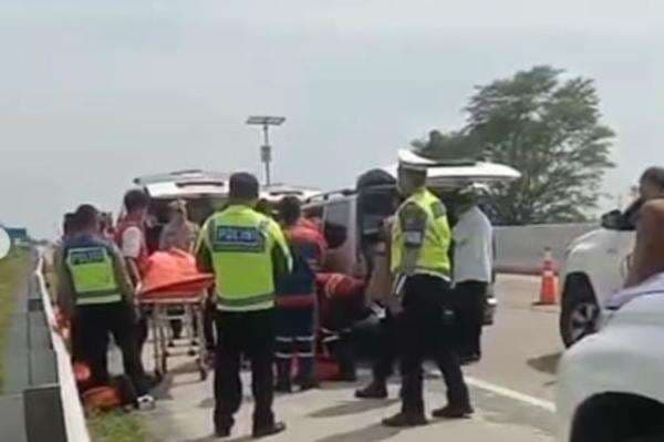 Gempar 4 Orang Tewas dalam Mobil di Tol Tegal, Sopir sempat Ditawari ke RS