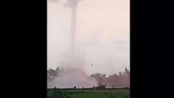 Mengerikan! Puting Beliung Berputar Terjang Permukiman Warga Jembrana Terekam Kamera Mengerikan! Puting Beliung Berputar Terjang Permukiman Warga Jembrana Terekam Kamera
