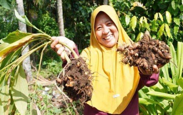 Kisah Inspiratif Rofiah: Wujudkan Semangat Kartini dengan Menggerakkan Ekonomi Desa di Blitar Kisah Inspiratif Rofiah: Wujudkan Semangat Kartini dengan Menggerakkan Ekonomi Desa di Blitar