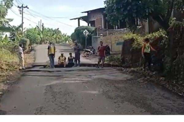 Jalur Cilacap-Ciamis Ambles 1 Meter Diguyur Hujan Deras, Arus Lalin Putus Total