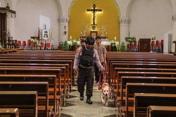 Tim Penjinak Bom dan K9 Sterilisasi 1.160 Gereja saat Perayaan Natal 2025