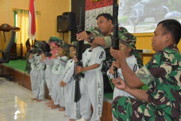 FOTO: Belajar Bersama TNI: Anak-Anak PAUD dan Keakraban di Markas Militer