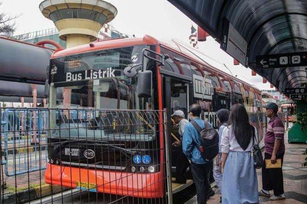 Naik Bus Transjakarta Masih Rp1 Hari Ini, Jangan sampai Ketinggalan!