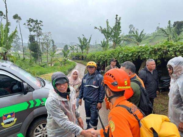 Tanah Longsor di Bandung Barat, 82 Warga Diduga Tertimbun, SAR Teruskan Pencarian