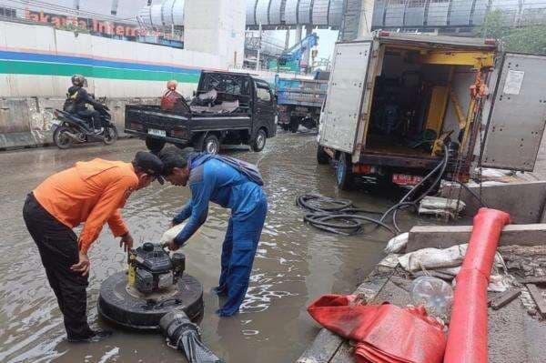 Jalan RE Martadinata Jakut Tergenang Imbas Banjir Rob Siang Ini