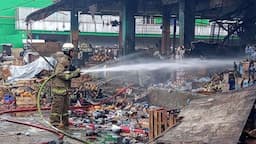 Pasar Induk Kramat Jati Terbakar, Kios Buah Hangus