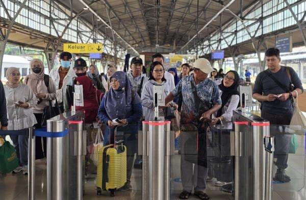 KAI: 46 Ribu Penumpang Sudah Keluar Jakarta hingga Jumat Sore