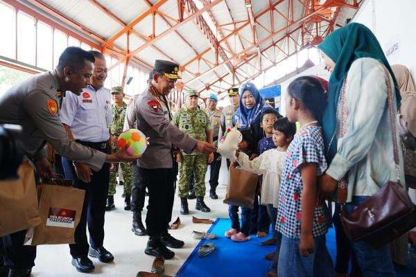 Kapolri Tinjau Kesiapan Pelayanan dan Pengamanan Nataru di Stasiun Tawang Semarang