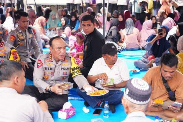 Tinjau Dapur Umum Bhayangkari di Sumbar, Wakapolri Ungkap Kesiapan Pemulihan Usai Bencana