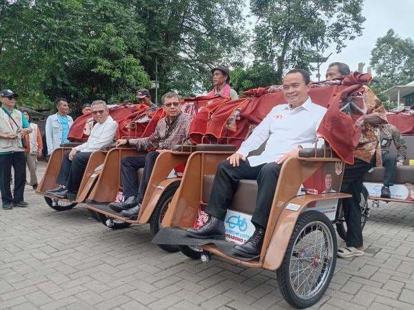 Prabowo Bahas Becak Listrik dan MBG di Istana