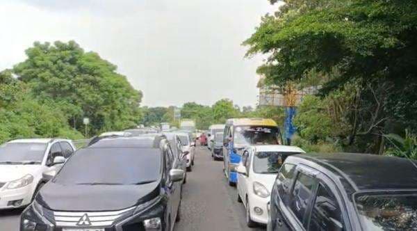 Lalin Padat, Jalur Menuju Puncak Bogor One Way