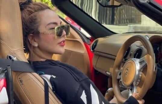 Lisa Mariana Posting Foto Lawas Diduga Cemburu ke RK Tak Diajak ke Eropa