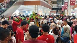 Tahun Baru Imlek 2025, Ribuan Warga Antusias Nonton Atraksi Barongsai di Plaza Asia Tasikmalaya