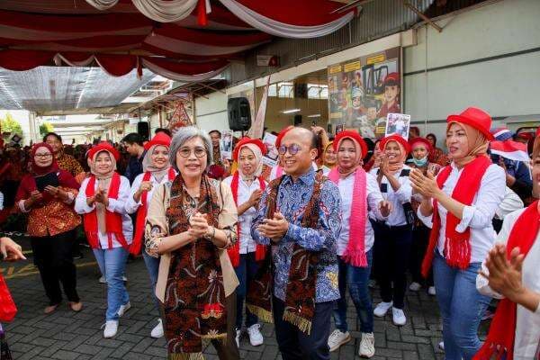 Kunjungi Plant Rungkut 2, Indah Kurnia Bersama Sekjen Kemenaker Pastikan IHT Jamin Hak Pekerja