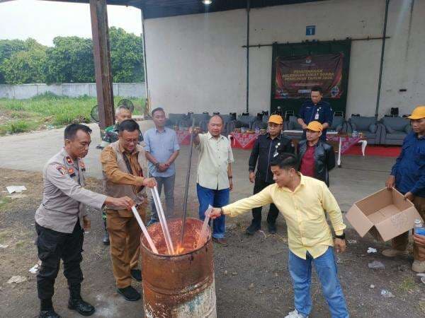 Kelebihan Ratusan Surat Suara Dimusnahkan, Termasuk Surat Suara Situbondo Yang Nyasar