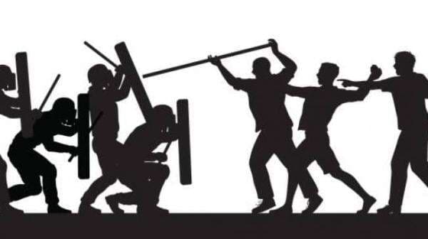 Tawuran Telan Korban di Makassar, Bocah Meringis Kena Panah pada Wajah Tawuran Telan Korban di Makassar, Bocah Meringis Kena Panah pada Wajah