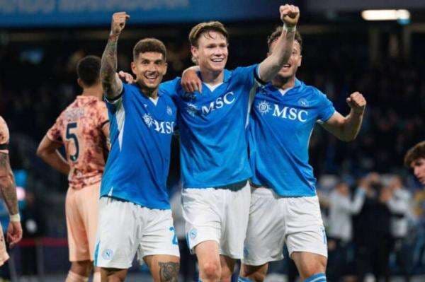 Napoli Kudeta Inter di Puncak Klasemen Liga Italia Napoli Kudeta Inter di Puncak Klasemen Liga Italia