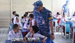 Lanud Husein Sastranegara Uji Coba Program Makan Siang Bergizi di Sekolah Angkasa