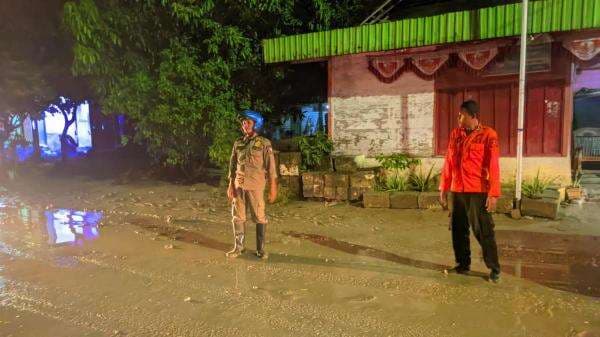 Banjir Bandang Terjang Temayang, Jalur Bojonegoro-Nganjuk Sempat Terputus Banjir Bandang Terjang Temayang, Jalur Bojonegoro-Nganjuk Sempat Terputus