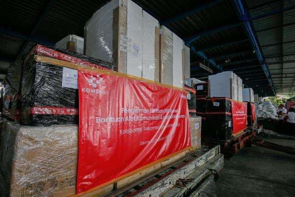 Dorong Pemulihan Pasca Bencana, Komdigi Kirim 100 Genset dan 500 Ponsel ke Sumatera