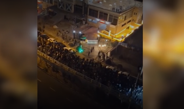 Iran Putus Akses Internet di Tengah Gelombang Protes Meletus