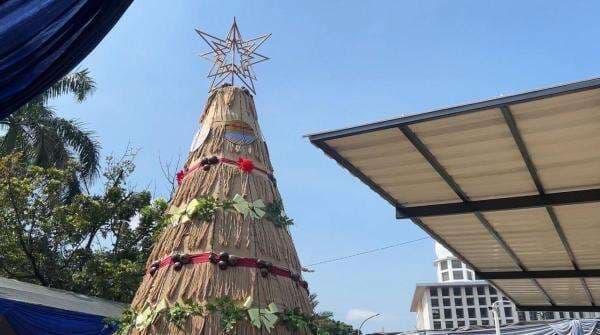Natal Ramah Lingkungan, Pohon Daur Ulang Jadi Sorotan di Gereja Katedral Jakarta