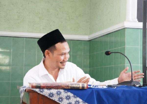 Sosok Gus Baha, Perbedaan Tarif Ceramah dengan Gus Miftah Sempat Jadi Sorotan